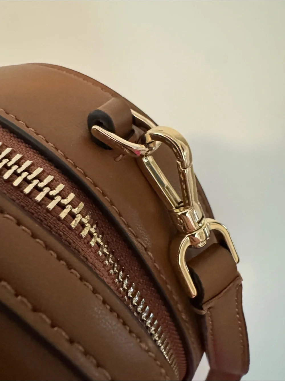 kate spade Brown & Cream Pretzel-Shaped Crossbody Bag with Mustard Packet Zipper - Picture 16 of 17